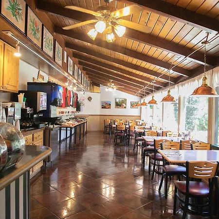 Strawberry Inn Екстер'єр фото