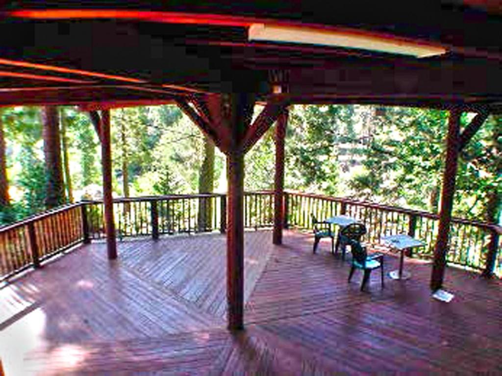 Strawberry Inn Екстер'єр фото